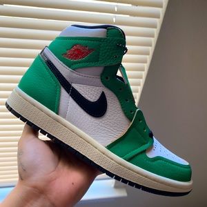 Lucky Green- Air Jordan 1’s 6W